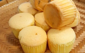 Mách bạn cách làm bánh bông lan "cupcake" bằng nồi chiên không dầu mềm thơm