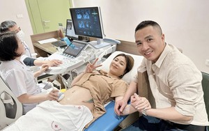 Mang thai lần 2, MC Hoàng Linh bật mí khoảnh khắc thú vị khi ông xã thấy hình ảnh siêu âm em bé