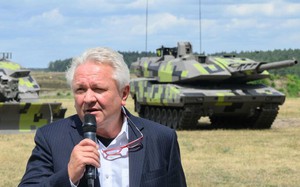 Công ty Đức muốn xây nhà máy sản xuất xe tăng ở Ukraine, cựu Tổng thống Nga cảnh báo sắt đá