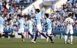Không đăng ký Công Phượng, Yokohama FC thua Kashima Antlers
