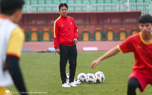 Tin tối (6/3): HLV Hoàng Anh Tuấn tặng quà đặc biệt cho U20 Việt Nam