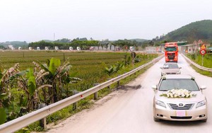Đám cưới rước dâu bằng 20 xe đầu kéo ở Hà Tĩnh khiến cả làng trầm trồ ra xem, cả tổng xôn xao