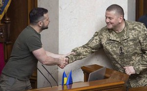 Nóng chiến sự: TT Zelensky mâu thuẫn với tướng hàng đầu Ukraine
