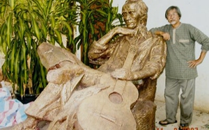 Tặng tượng Trịnh Công Sơn do điêu khắc gia nổi tiếng tạo tác cho TP. Huế