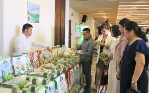 Supe Lâm Thao đưa vi sinh vật có ích vào phân bón vô cơ, nông dân hào hứng bón cho cây trồng