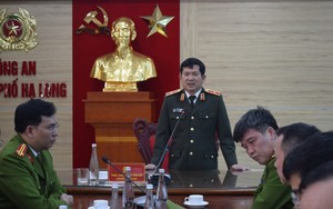 Tướng Đinh Văn Nơi thưởng nóng Công an Hạ Long về điều tra khám phá nhanh vụ "đốt máy xúc lật"