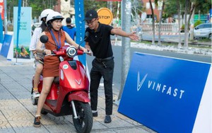 Cuối tuần “đi mall” săn voucher mua xe máy điện VinFast