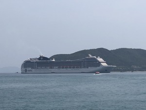 Siêu tàu du lịch đưa hơn 2.100 du khách châu Âu đến vịnh Nha Trang