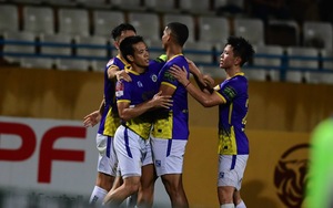 Hà Nội FC đại thắng, Văn Quyết cán mốc 100 bàn thắng tại V.League