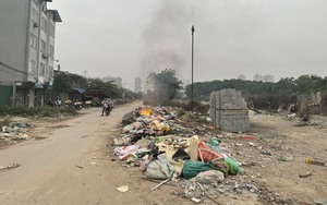 Người dân “kêu trời” vì đường chạy qua dự án Bệnh viện Đa khoa Thanh Xuân bỗng trở thành bãi rác