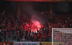Hà Nội FC và CLB Hải Phòng "trả giá" vì pháo sáng ở Hàng Đẫy