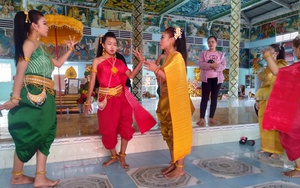 Hầu hết các câu lạc bộ nhạc ngũ âm và múa dân gian ở Bạc Liêu đều thuộc các chùa Khmer