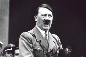 Hàng xóm Do Thái sống cạnh suốt 9 năm kể gì về Adolf Hitler?