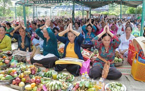 Điệu múa đạp lửa của người Chăm ở Ninh Thuận tại lễ hội cúng đầu năm mới 