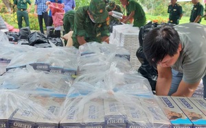 Long An: Bộ đội biên phòng bắt ô tô tải chở 57.100 gói thuốc lá ngoại nhập lậu
