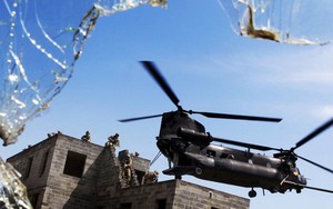Hình ảnh Mỹ huy động loại trực thăng đặc biệt để sơ tán sứ quán ngay trong đêm tại Sudan