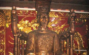 Dương Nhật Lễ là ai mà được vua Trần Dụ Tông truyền ngôi?