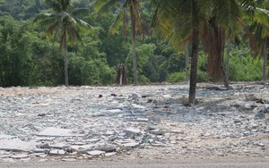 Đổ thải bột đá trái phép tại Bình Định, lãnh đạo thừa nhận khó quản lý
