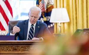 Báo Mỹ: Ông Biden cho lắp tivi bí mật trong Phòng Bầu dục