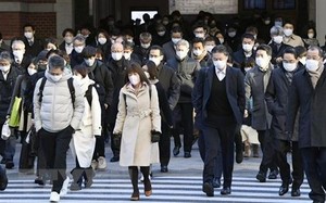 Clip: Nhật Bản hạ cấp độ dịch Covid-19 tương đương cúm mùa