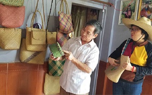 Thừa Thiên Huế: Hỗ trợ hàng trăm hộ dân phát triển nghề truyền thống đan lát cỏ bàng 