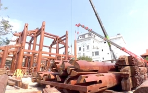 Tháo dỡ nhà gỗ triệu đô trái phép trong biệt phủ của đại gia ở Quảng Ngãi