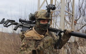 Lính bắn tỉa ở Bakhmut tiết lộ loại vũ khí siêu đơn giản đã hạ gục 15 lính Nga trong 3 giờ