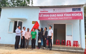 Trao nhà cho người dân vùng khó khăn ở huyện miền núi Khánh Hòa