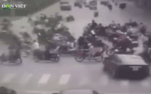Clip: Nhân chứng kể lại khoảnh khắc &quot;xe điên&quot; tông hàng loạt phương tiện trên đường Võ Chí Công