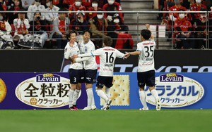Công Phượng vào sân phút 90+3 trong trận thua ngược của Yokohama FC