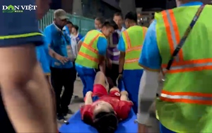 Trung vệ ĐT nữ Việt Nam bật khóc khi dính chấn thương nặng lên xe cứu thương nhập viện, bỏ lỡ thời khắc vô địch