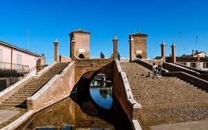 Cầu "ngũ lộ" kỳ lạ tại Italia