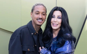 Chuyện tình ngắn ngủi của danh ca Cher và bạn trai kém 39 tuổi