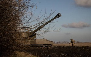 Ukraine pháo kích làng Nga, gây cháy lớn dữ dội
