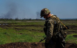 Ukraine nói bắt gọn trung đội lính đánh thuê Nga; Áp lực đè nặng lên ông Zelensky sau khi Bakhmut thất thủ