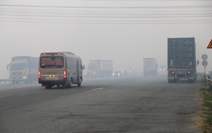 Cảnh báo nguy hiểm giao thông ở Hà Tĩnh khi dân đốt rơm rạ vô tội vạ