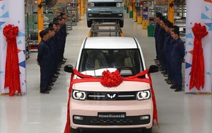 Chiếc Wuling HongGuang Mini EV đầu tiên xuất xưởng tại Việt Nam
