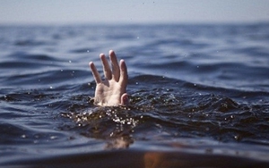 Chụp ảnh, vui đùa cùng bạn ở hồ Trị An, một thiếu niên 16 tuổi bị trượt chân, đuối nước tử vong