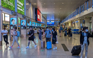 Sân bay Tân Sơn Nhất nhộn nhịp đón khách ngày cuối lễ