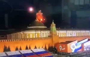 Video máy bay không người lái cố gắng tấn công Điện Kremlin trong 'âm mưu ám sát TT Putin bất thành'