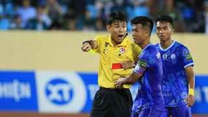 Thổi phạt đền gây tranh cãi tại V.League, trọng tài Trương Hồng Vũ bị "luân chuyển công tác"