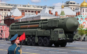Chiến sự Ukraine: Nga lấy tiền từ đâu ra, ai giúp Nga sản xuất tên lửa?