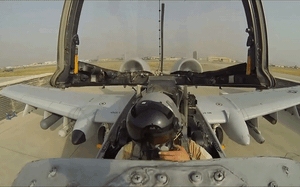 Cận cảnh cường kích khét tiếng A-10 Mỹ được triển khai tới Trung Đông