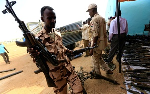 Hai tướng Sudan giành giật cứ điểm trước lệnh ngừng bắn