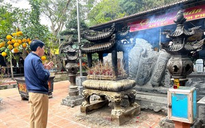 Một ngôi đền cổ ở Hà Tĩnh tựa lưng núi Hồng Lĩnh, cạnh dòng sông Lam thờ Thánh Mẫu