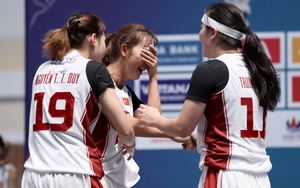 ĐT bóng rổ nữ Việt Nam bật khóc khi thắng kịch tính trước Philippines