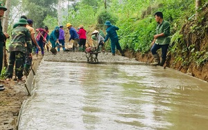 Nông dân một huyện ở Phú Thọ góp 8.000 ngày công, làm gần 200 km đường nông thôn mới