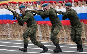 Nga thề nghiền nát 'chủ nghĩa phát xít mới' ở Ukraine; Ông Zelensky họp khẩn với Bộ tổng tư lệnh tối cao