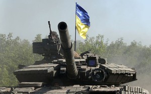Lính tăng Ukraine vừa yểm trợ bộ binh phòng thủ Bakhmut vừa háo hức chờ cuộc phản công chống lại Nga