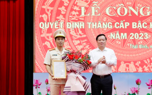 Chủ tịch Thái Bình trao quyết định thăng hàm đại tá cho Giám đốc Công an tỉnh